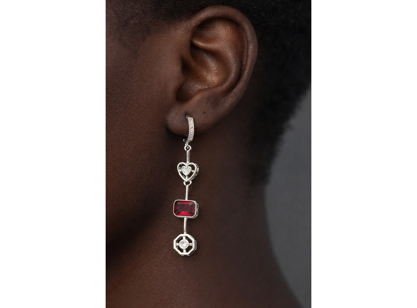 Gümüş Renk Taş Detaylı Sallantılı 14K Altın Kaplama Küpe (Çift)