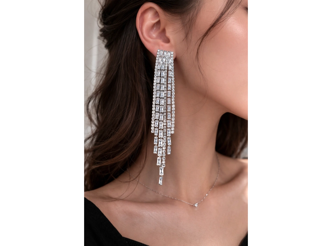 Gümüş Renk Taş Detaylı Sallantılı Abiye Küpe (Çift)