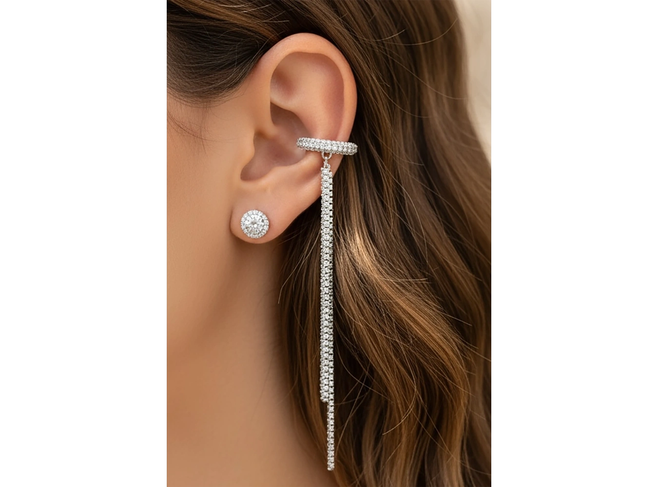 Gümüş Renk Taş Detaylı Sallantılı Ear Cuff (Tek)