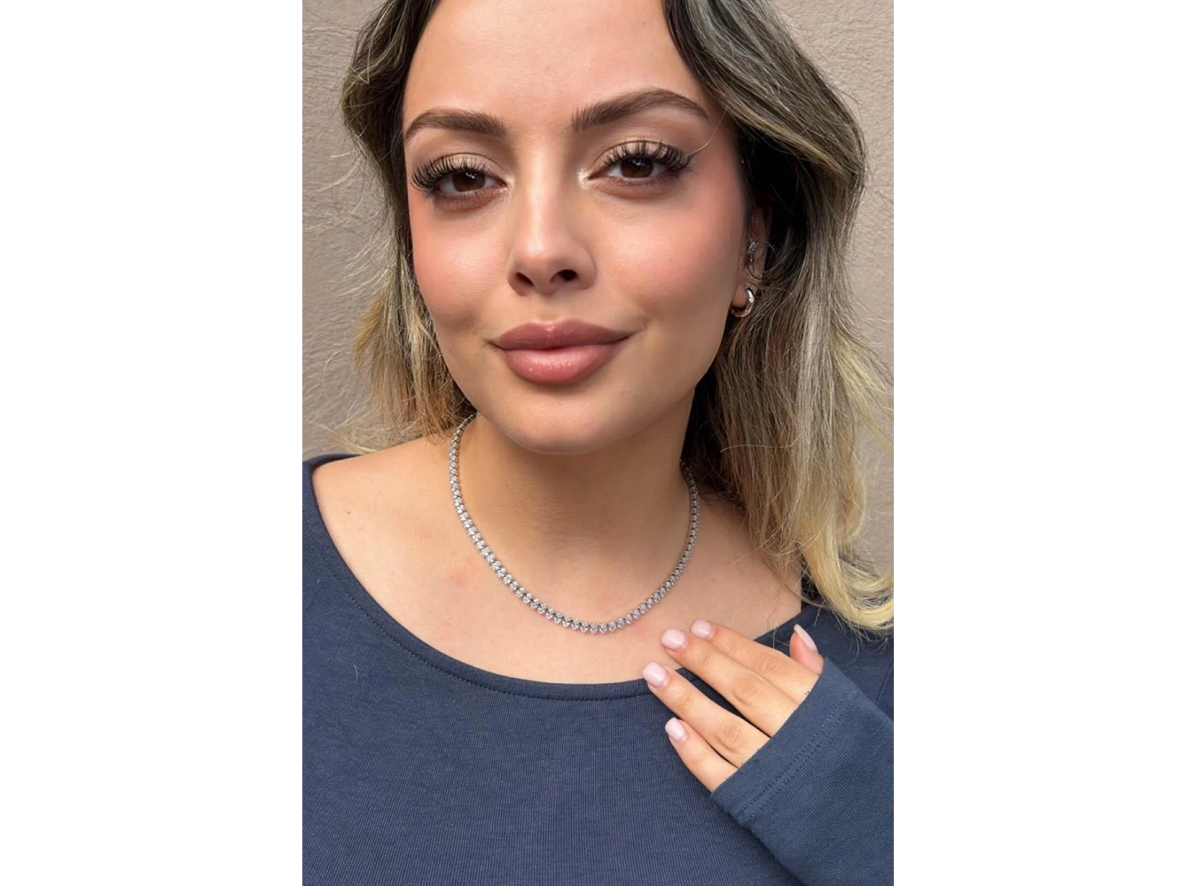 Gümüş Renk Taş Detaylı Su Yolu Kolye