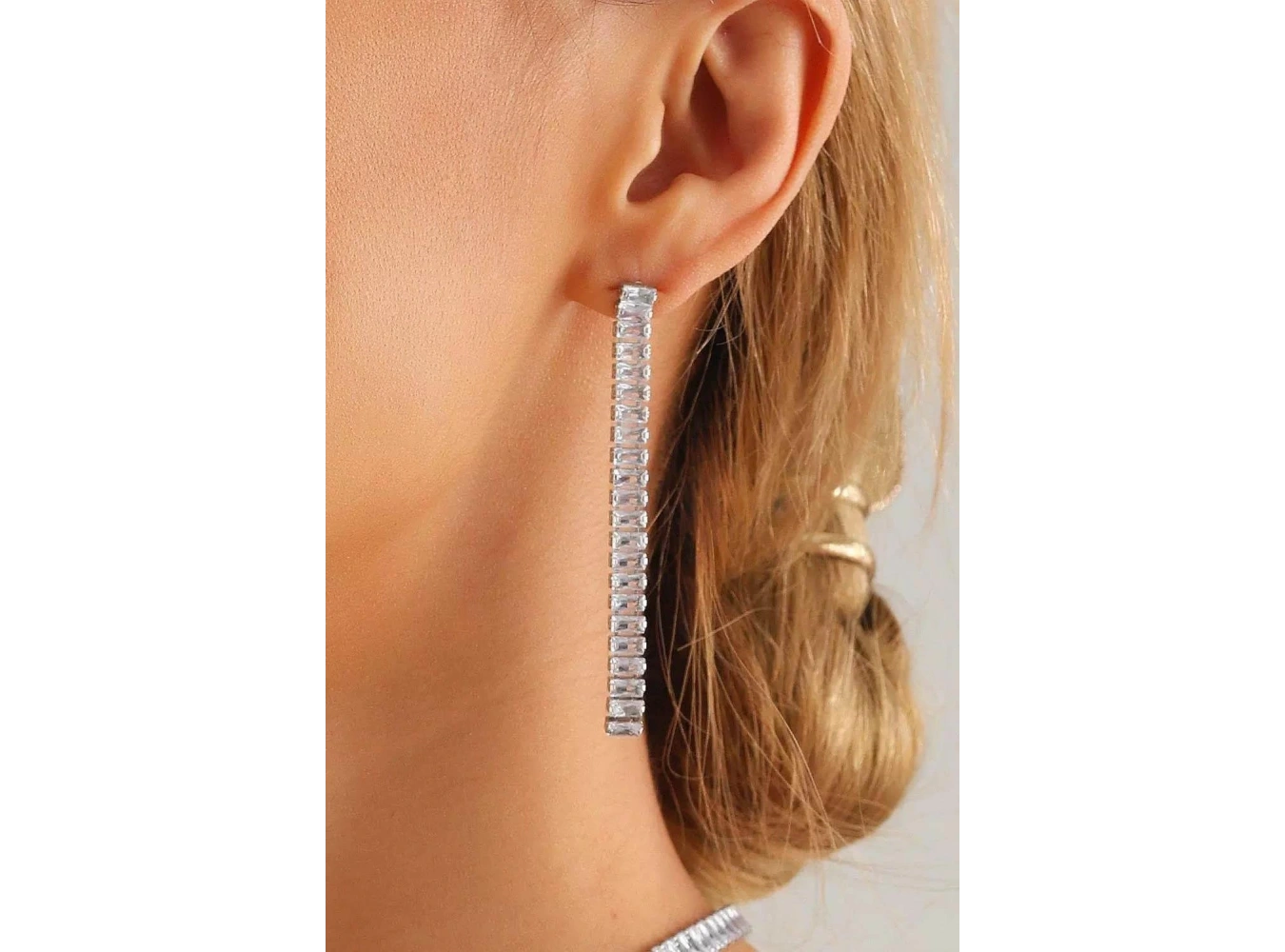 Gümüş Renk Taş Detaylı Su Yolu Küpe (Çift)