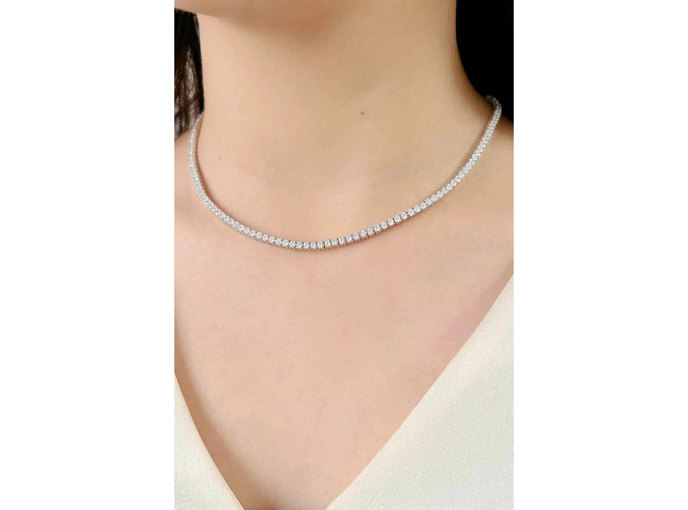 Gümüş Renk Taş Detaylı Süzme Su Yolu Kolye