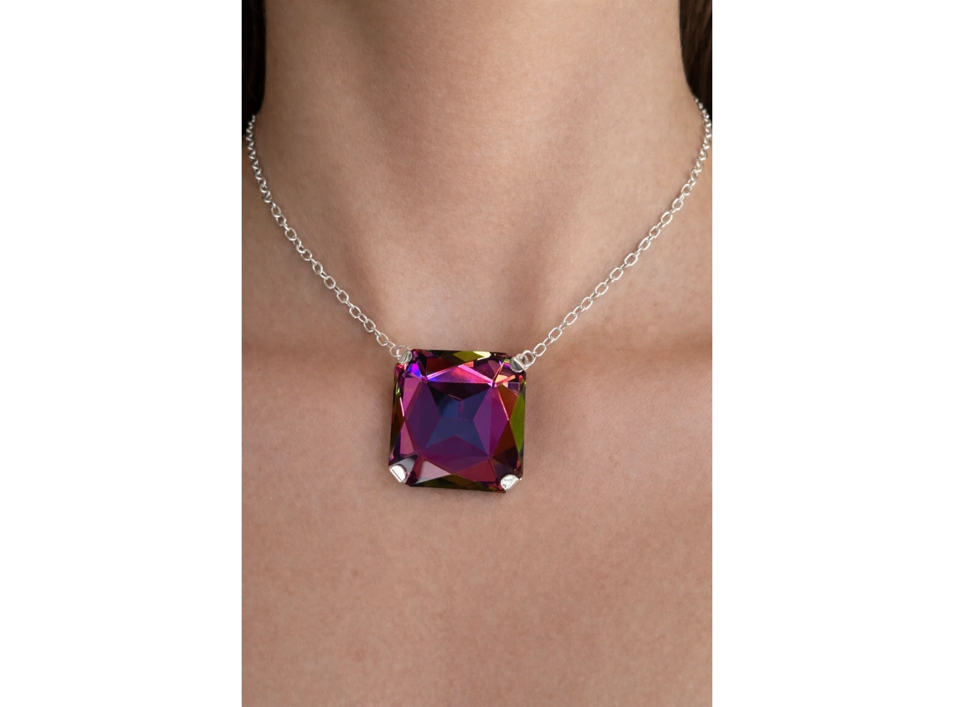 Gümüş Renk Taş Detaylı Tasarım Abiye Kolye