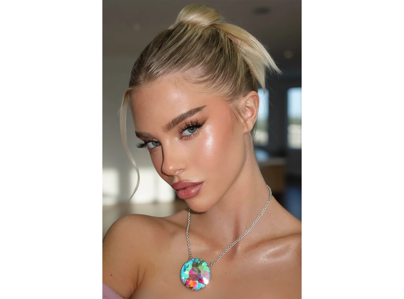 Gümüş Renk Taş Detaylı Tasarım Abiye Kolye