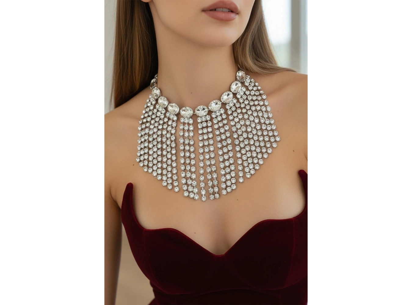 Gümüş Renk Taş Detaylı Tasarım Abiye Kolye