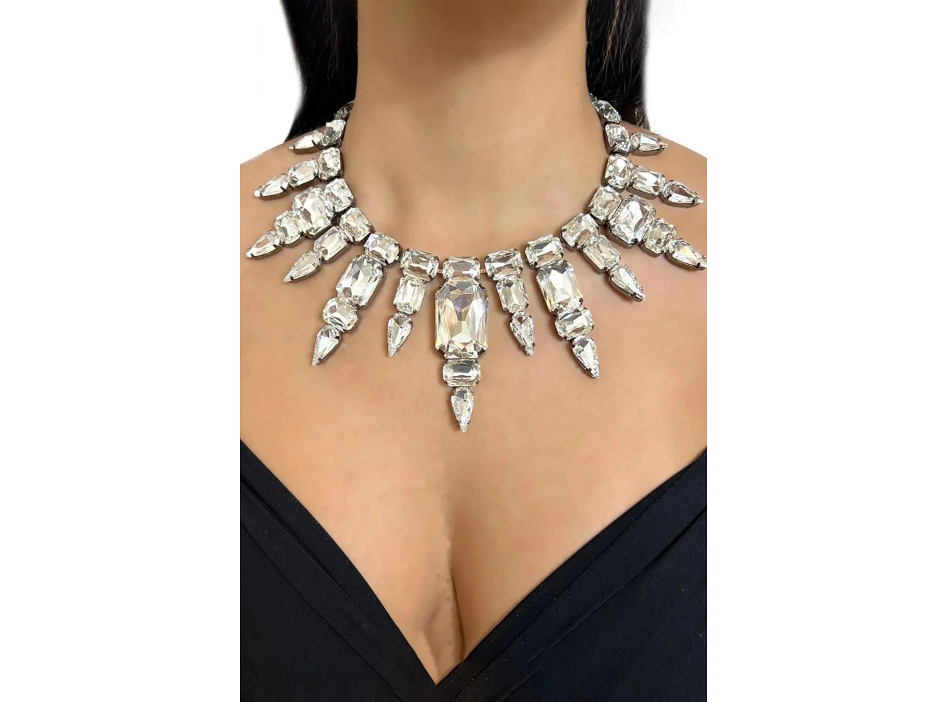 Gümüş Renk Taş Detaylı Tasarım Abiye Kolye