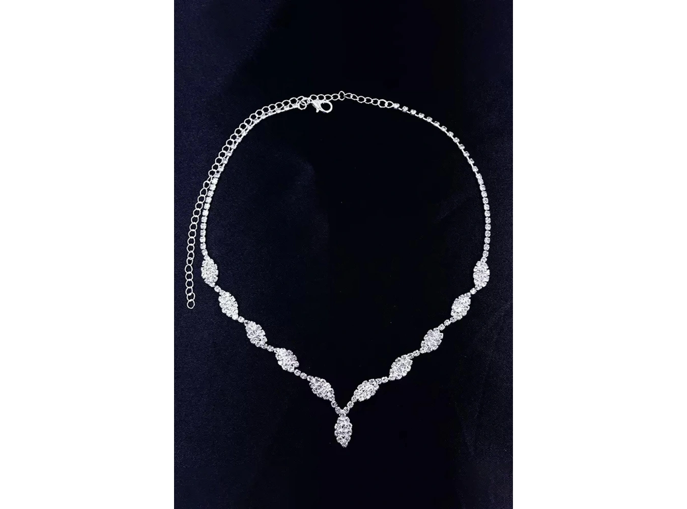 Gümüş Renk Taş Detaylı Tasarım Abiye Kolye