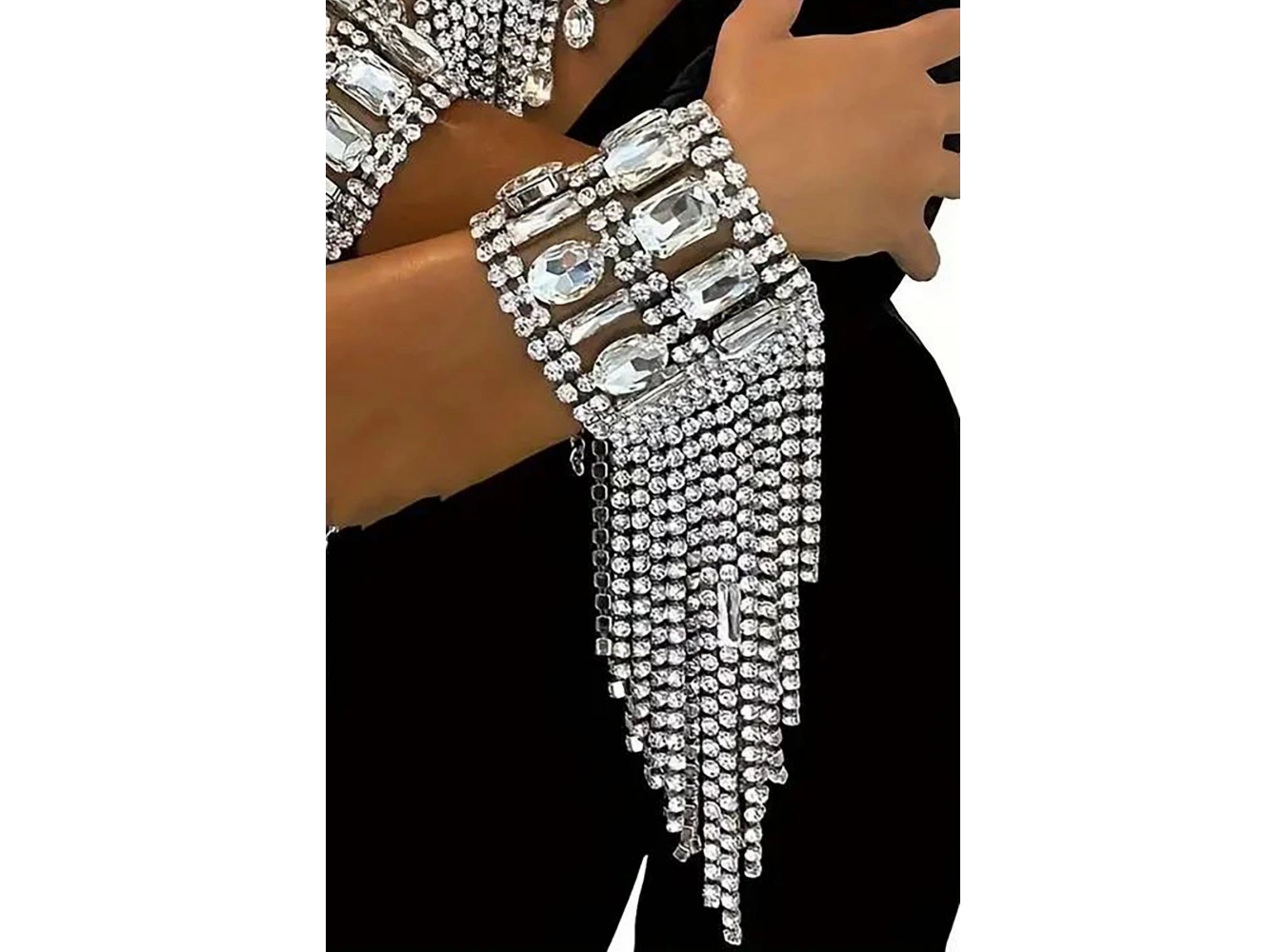 Gümüş Renk Taş Detaylı Tasarım Bileklik