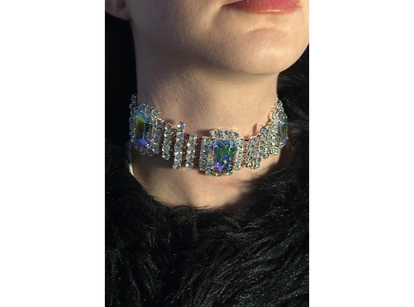 Gümüş Renk Taş Detaylı Tasarım Choker Kolye