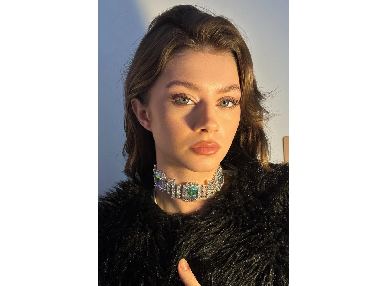 Gümüş Renk Taş Detaylı Tasarım Choker Kolye