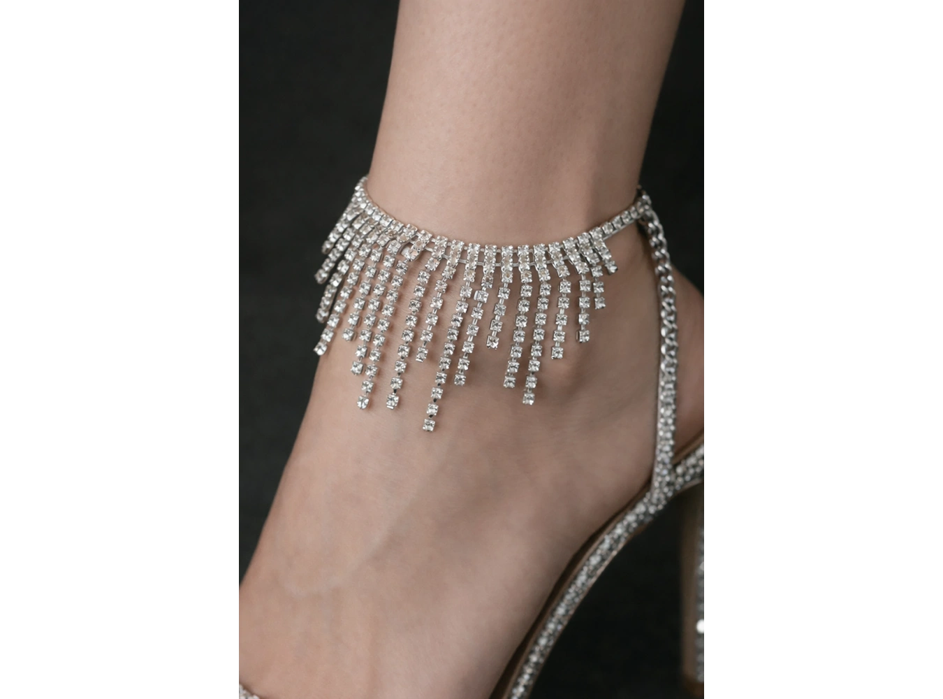 Gümüş Renk Taş Detaylı Tasarım Halhal