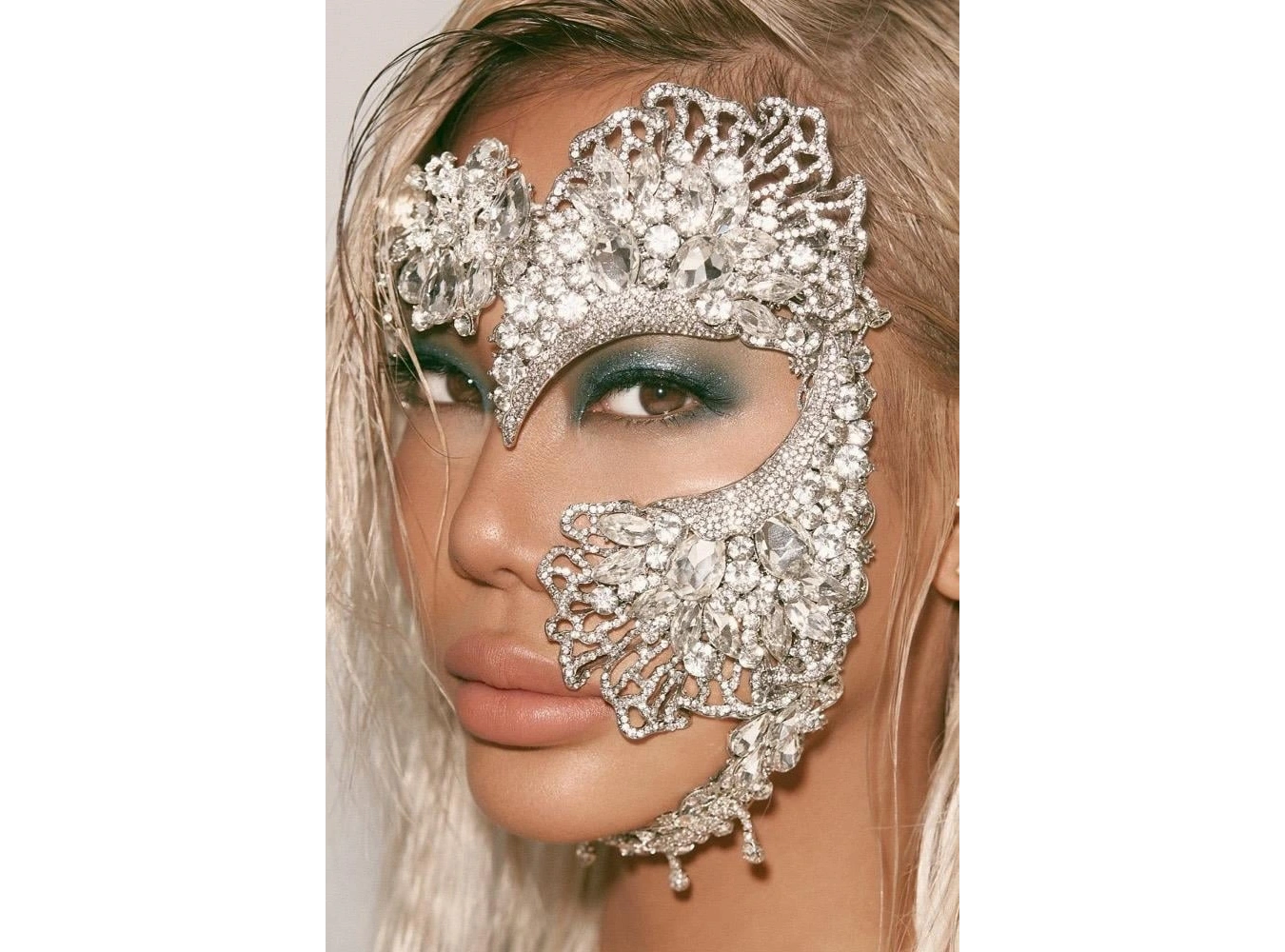 Gümüş Renk Taş Detaylı Tasarım Parti Maskesi