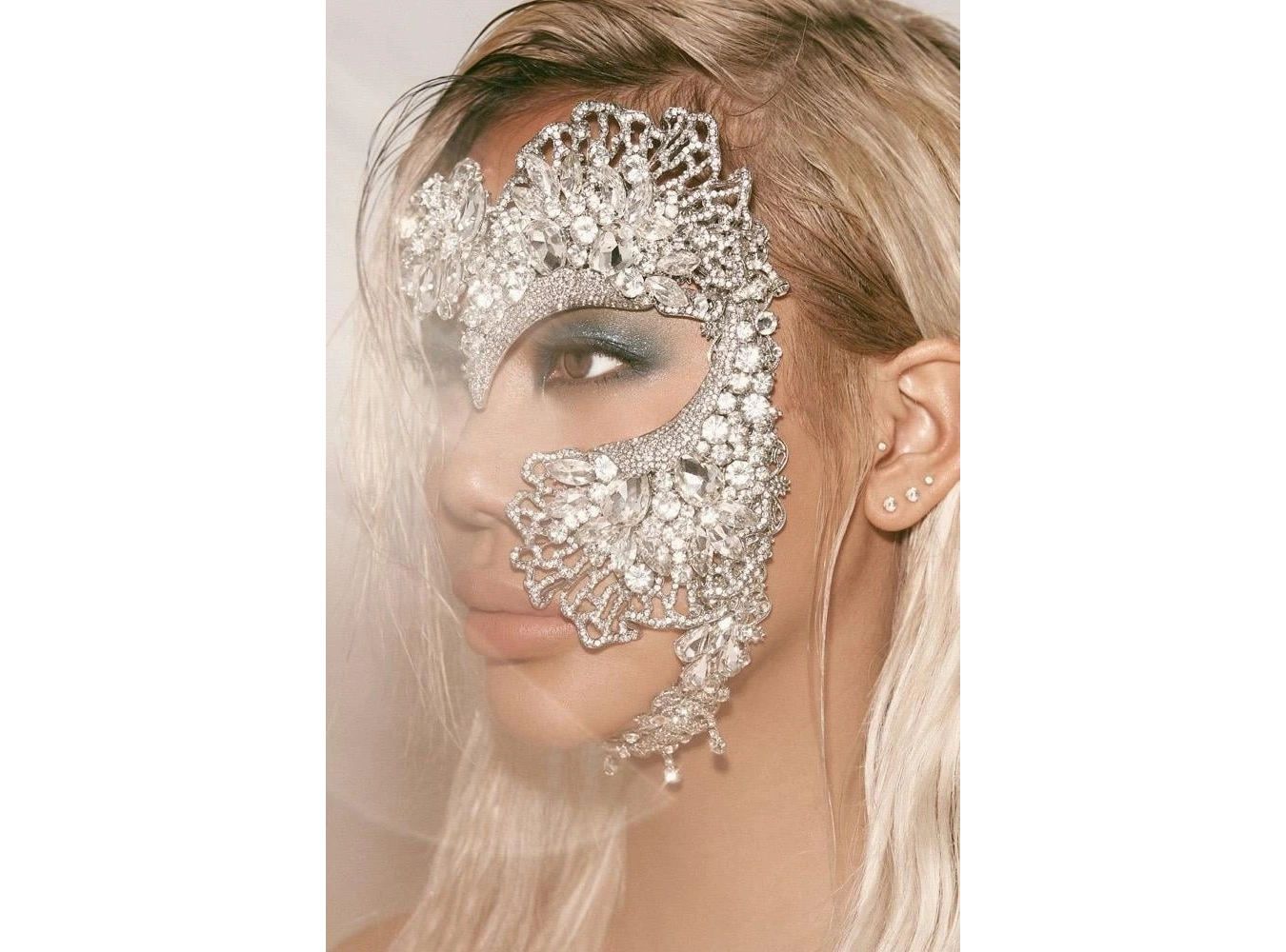 Gümüş Renk Taş Detaylı Tasarım Parti Maskesi