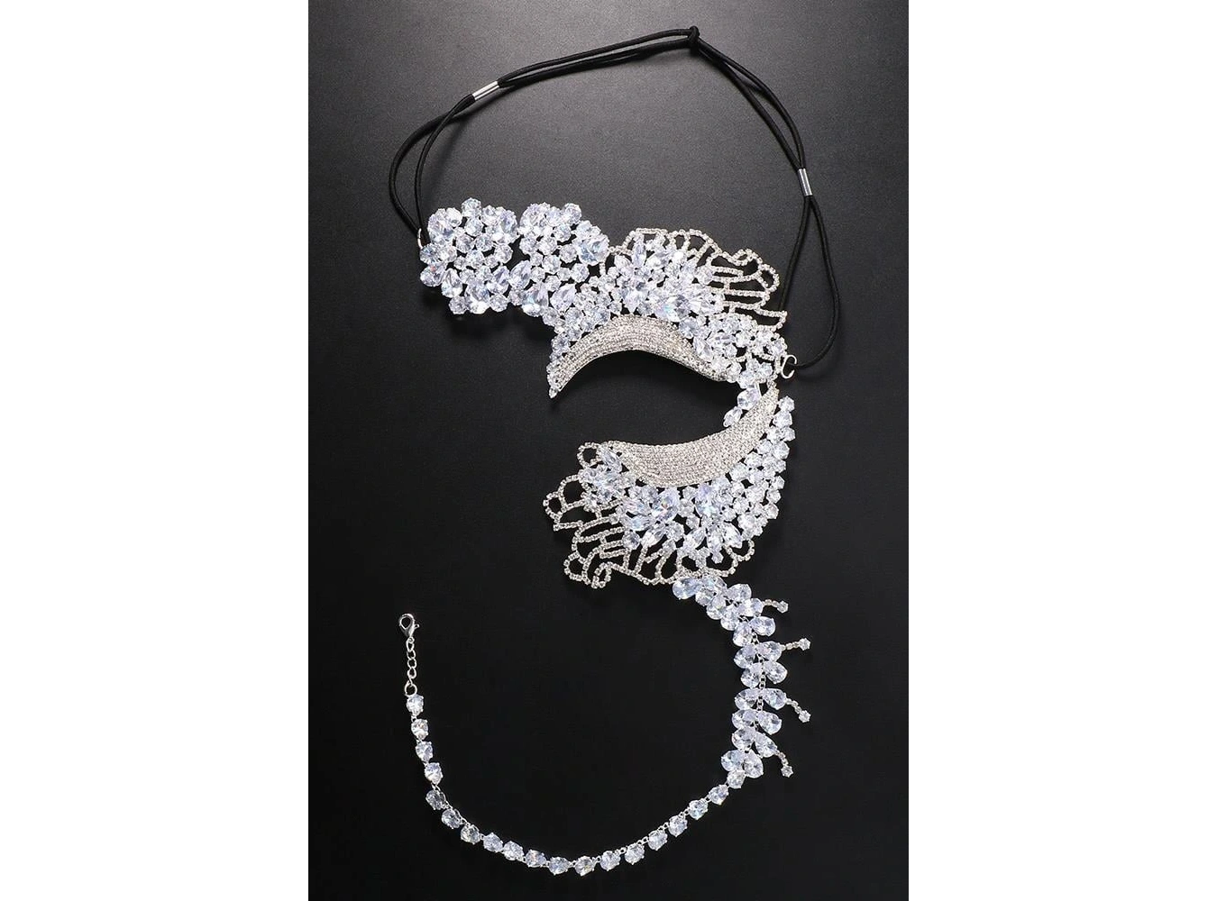 Gümüş Renk Taş Detaylı Tasarım Parti Maskesi