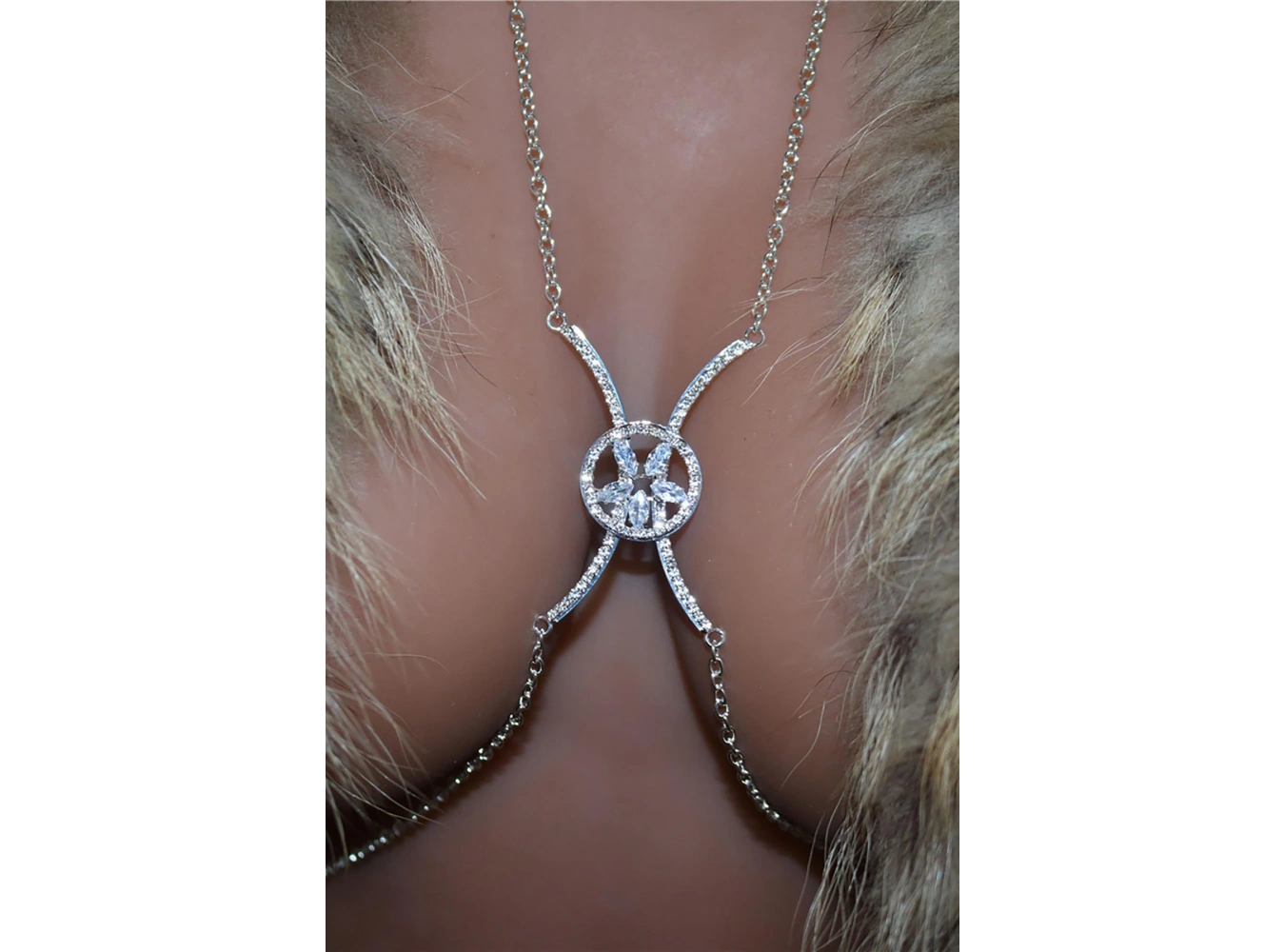 Gümüş Renk Taş Detaylı Tasarım Vücut Aksesuar