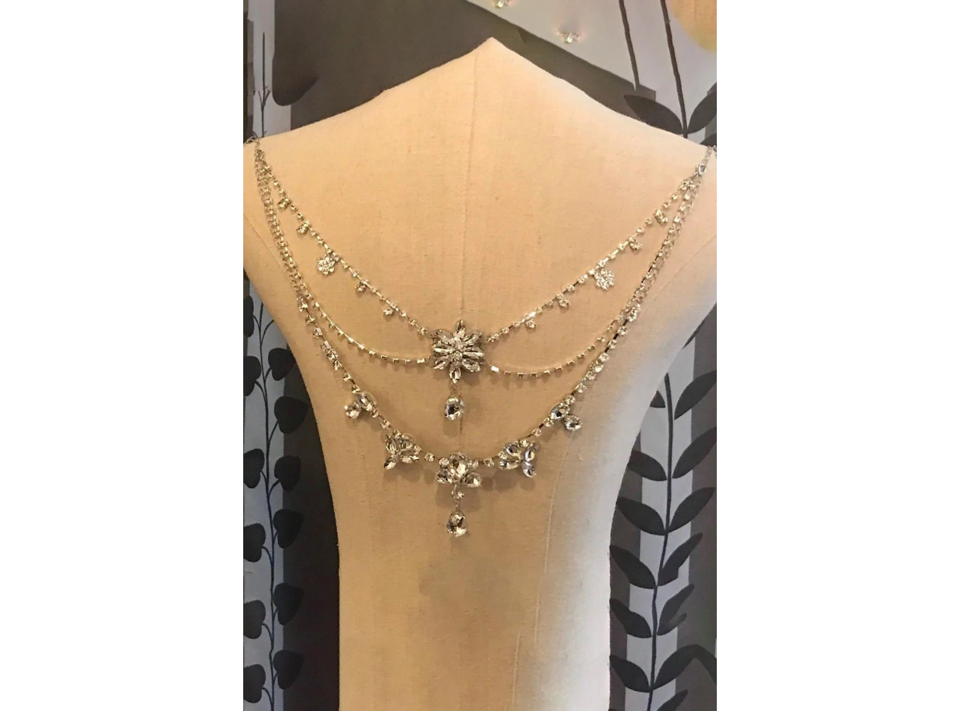 Gümüş Renk Taş Detaylı Tasarım Vücut Aksesuar