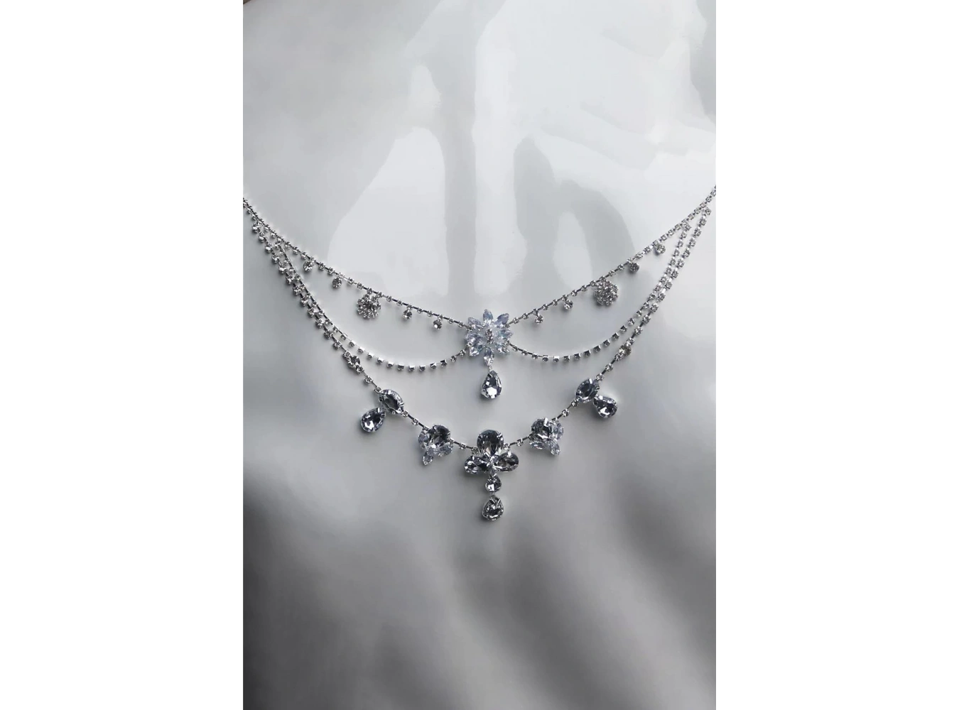 Gümüş Renk Taş Detaylı Tasarım Vücut Aksesuar