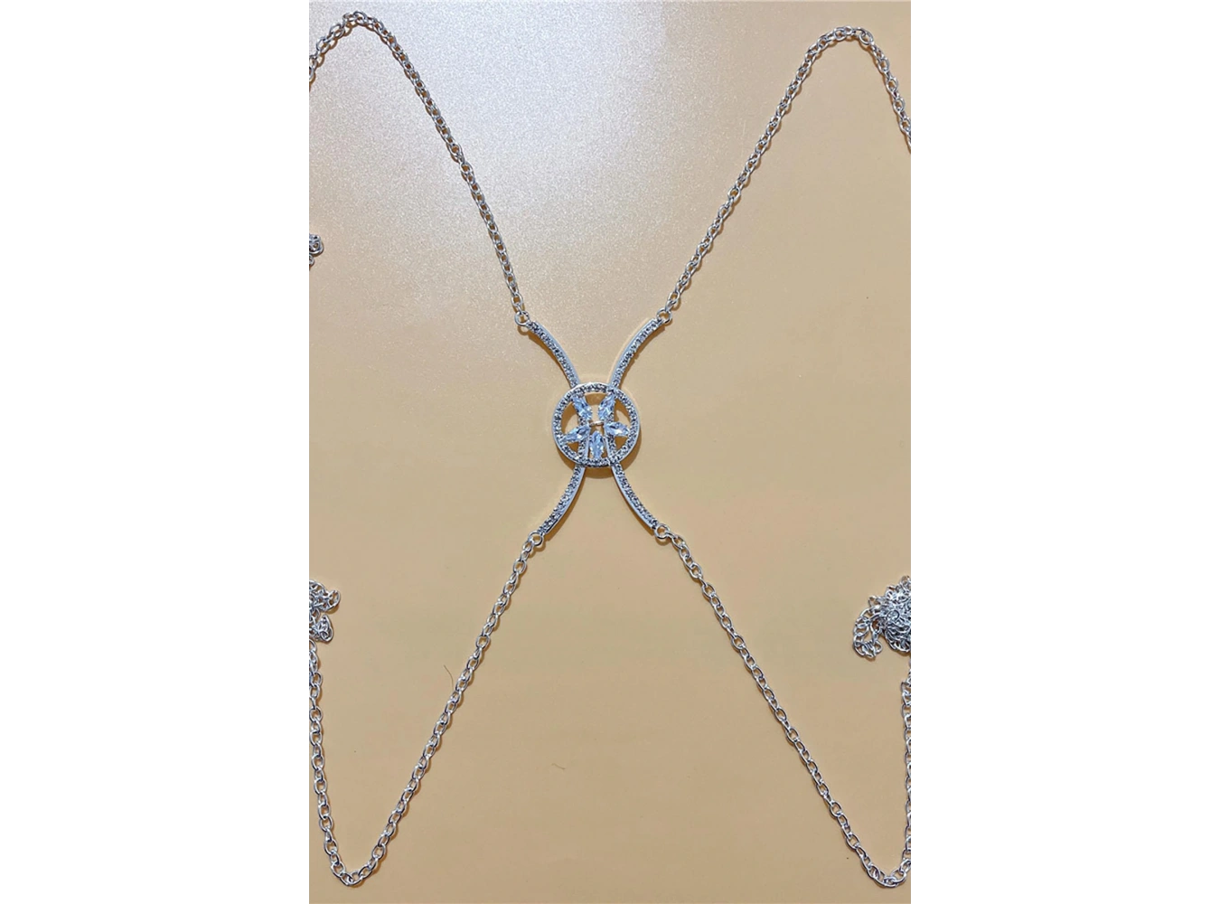 Gümüş Renk Taş Detaylı Tasarım Vücut Aksesuar