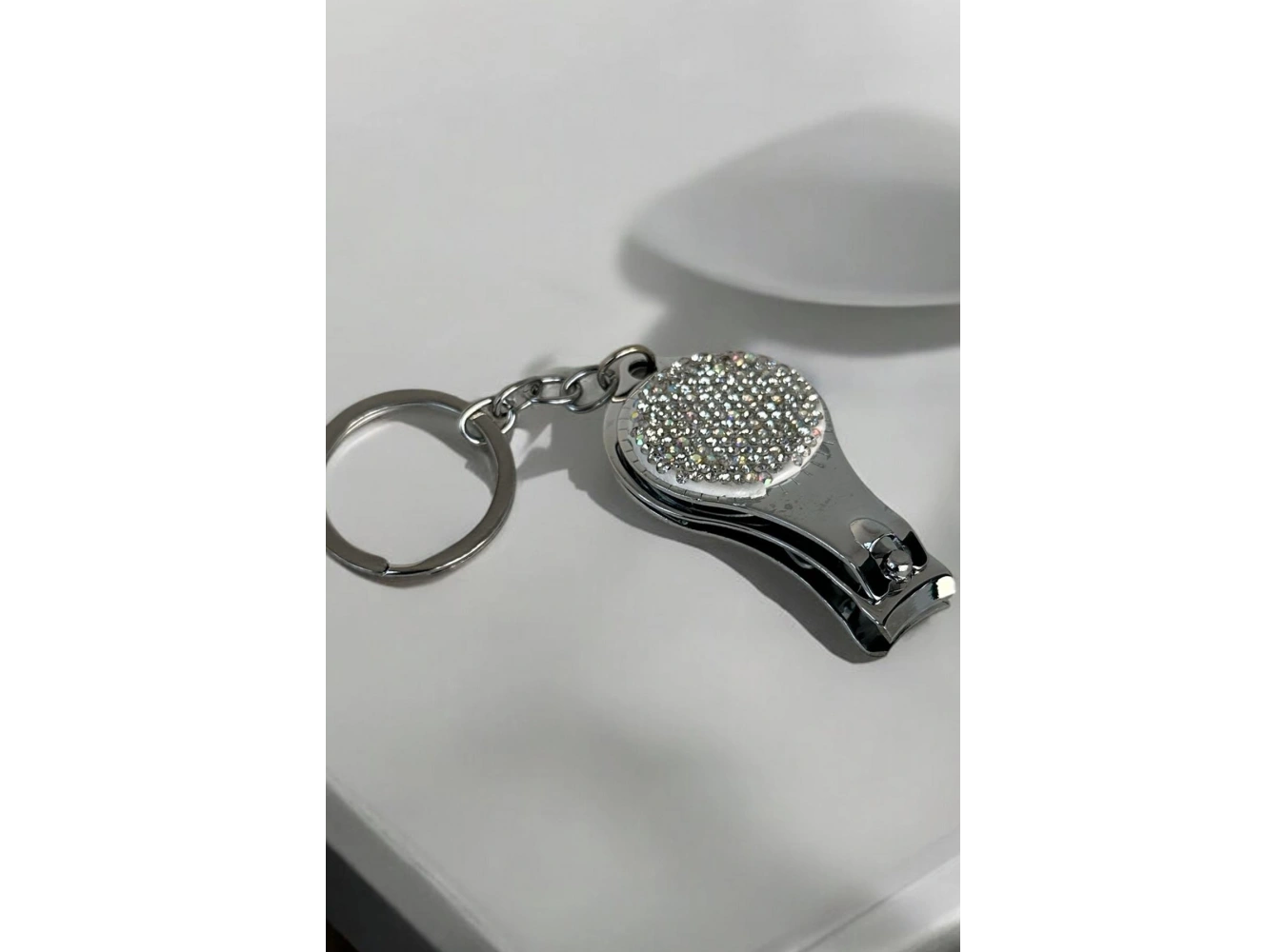 Gümüş Renk Taş Detaylı Tırnak Makaslı Anahtarlık