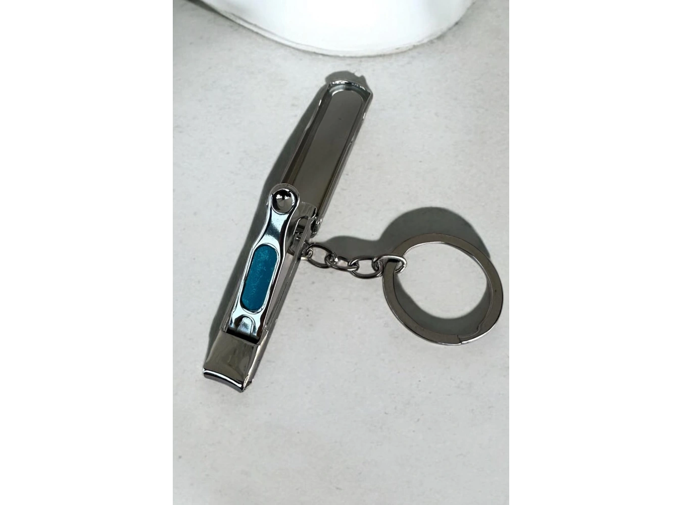 Gümüş Renk Taş Detaylı Tırnak Makaslı Anahtarlık