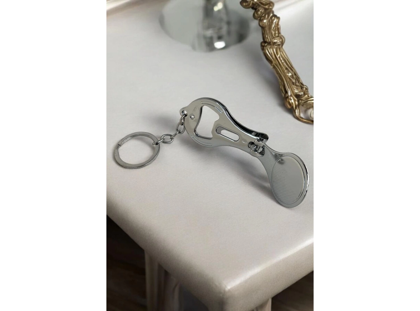 Gümüş Renk Taş Detaylı Tırnak Makaslı Anahtarlık