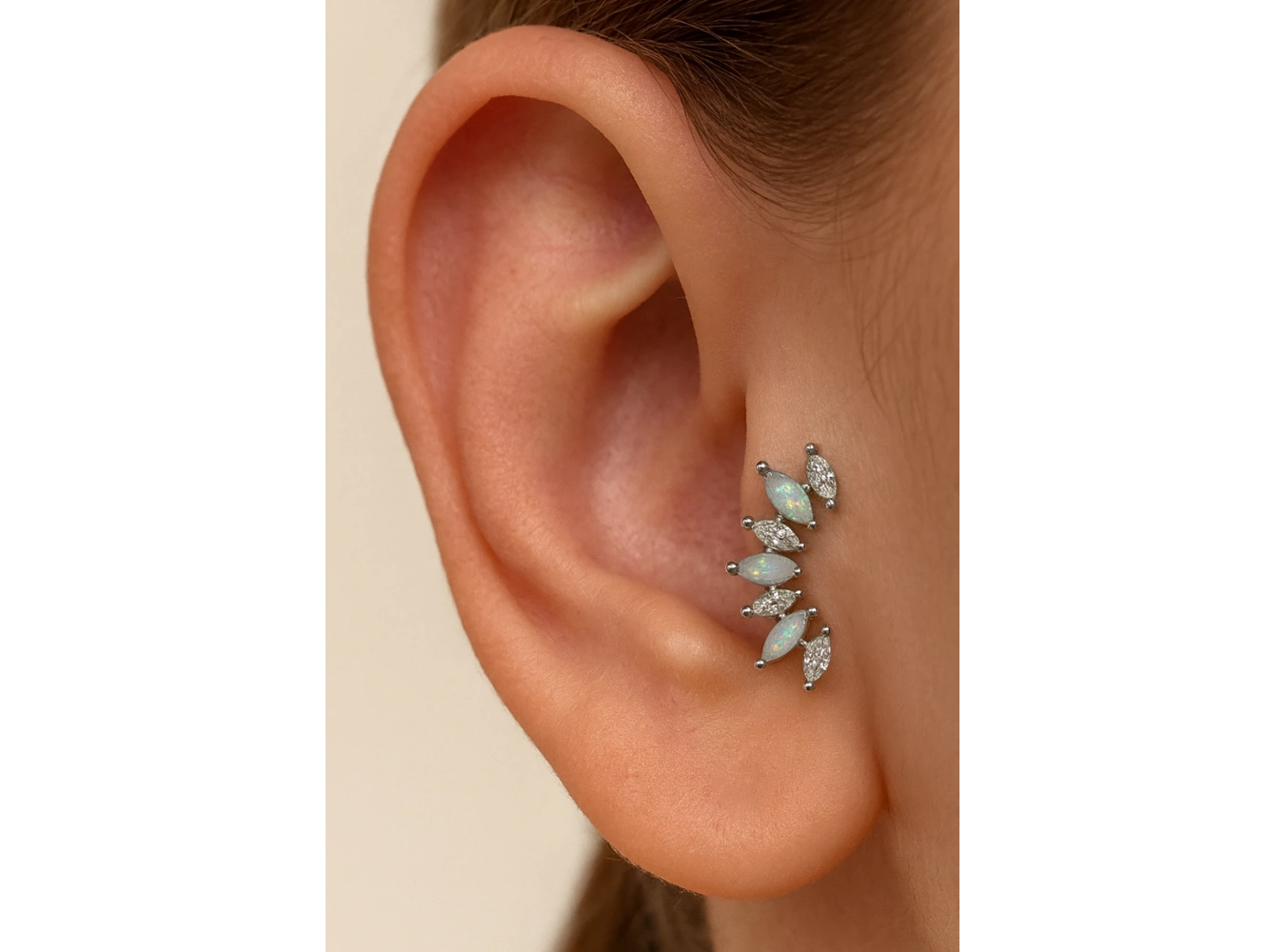 Gümüş Renk Taş Detaylı Çelik Tragus/Kıkırdak Küpe/Piercing (Tek)