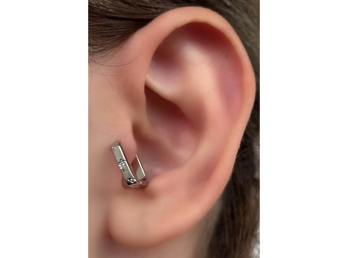 Gümüş Renk Taş Detaylı Çelik Tragus/Kıkırdak Küpe/Piercing (Tek)