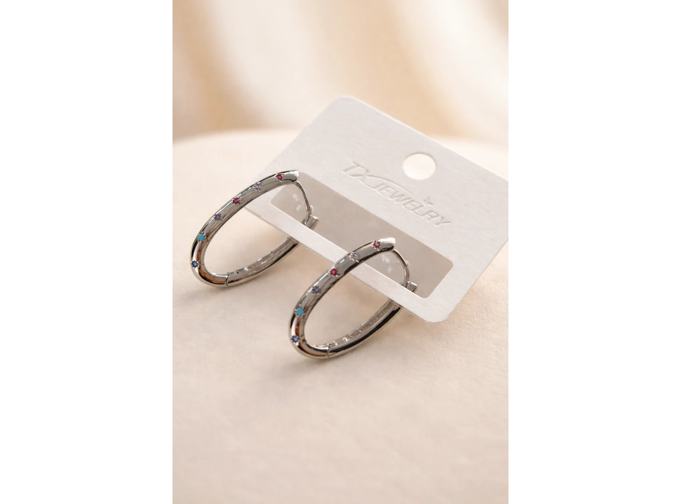 Gümüş Renk Taş Detaylı TX Küpe (Çift)