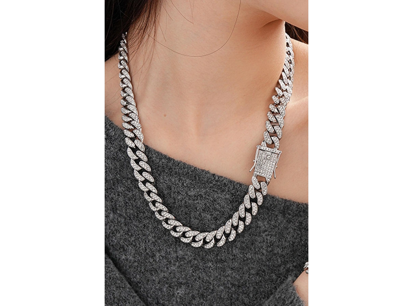 Gümüş Renk Taş Detaylı Unisex VİP Tasarım Kolye