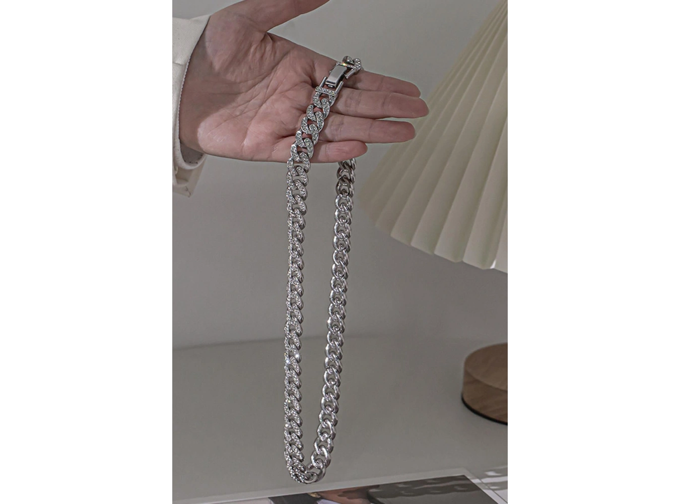 Gümüş Renk Taş Detaylı Unisex VİP Tasarım Kolye