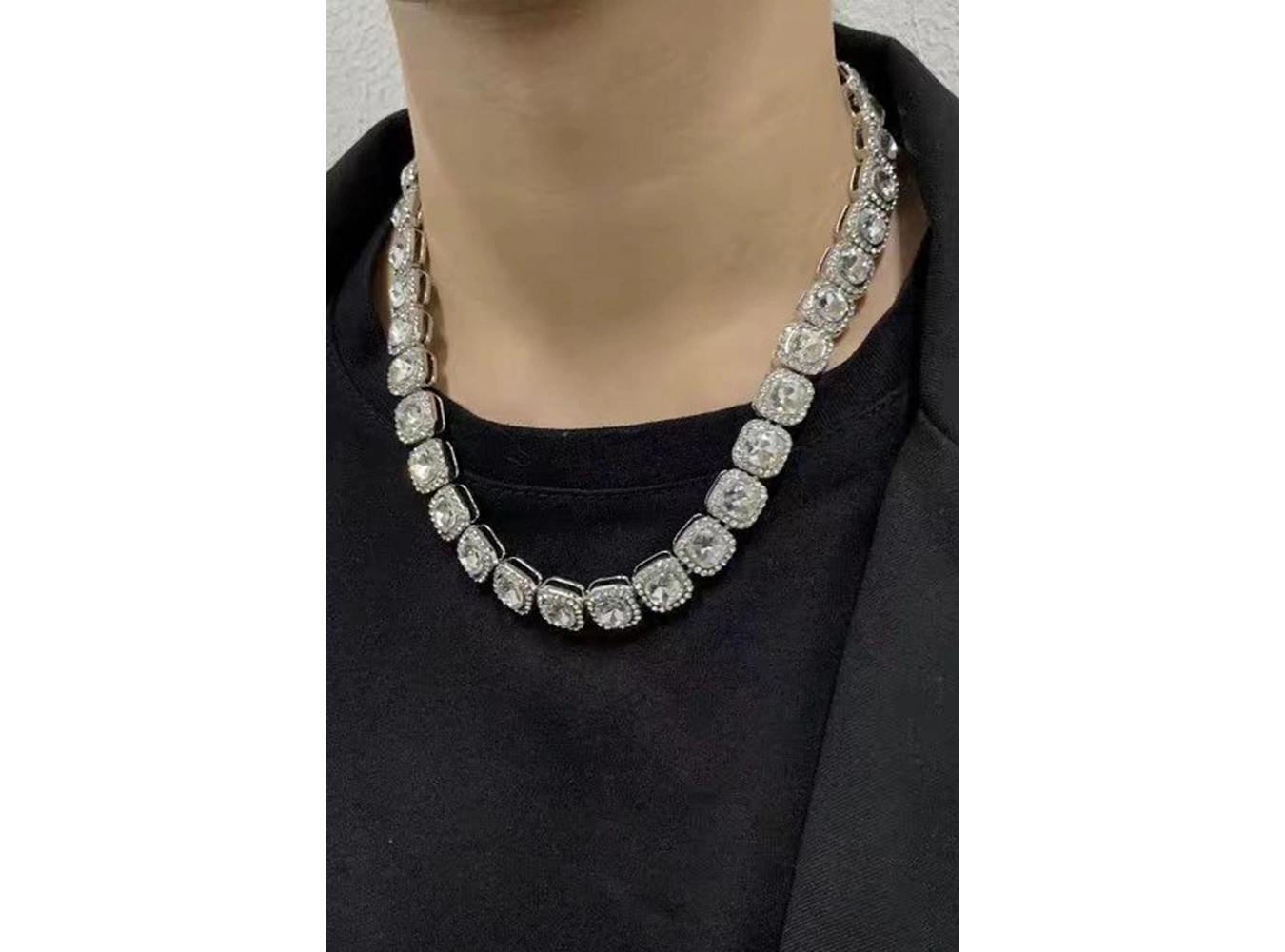 Gümüş Renk Taş Detaylı Unisex VİP Tasarım Kolye