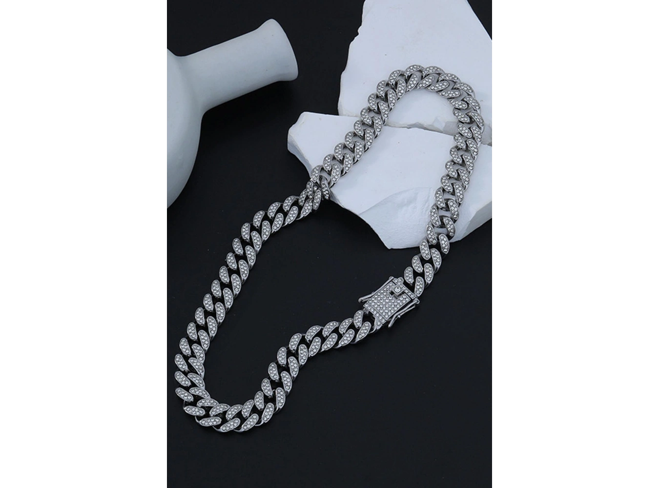 Gümüş Renk Taş Detaylı Unisex VİP Tasarım Kolye