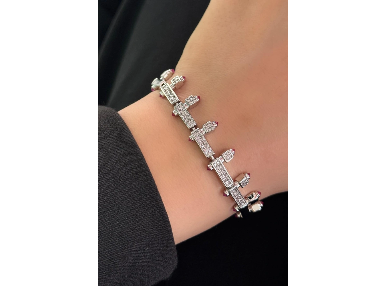 Gümüş Renk Taş Detaylı VİP YSX Bileklik