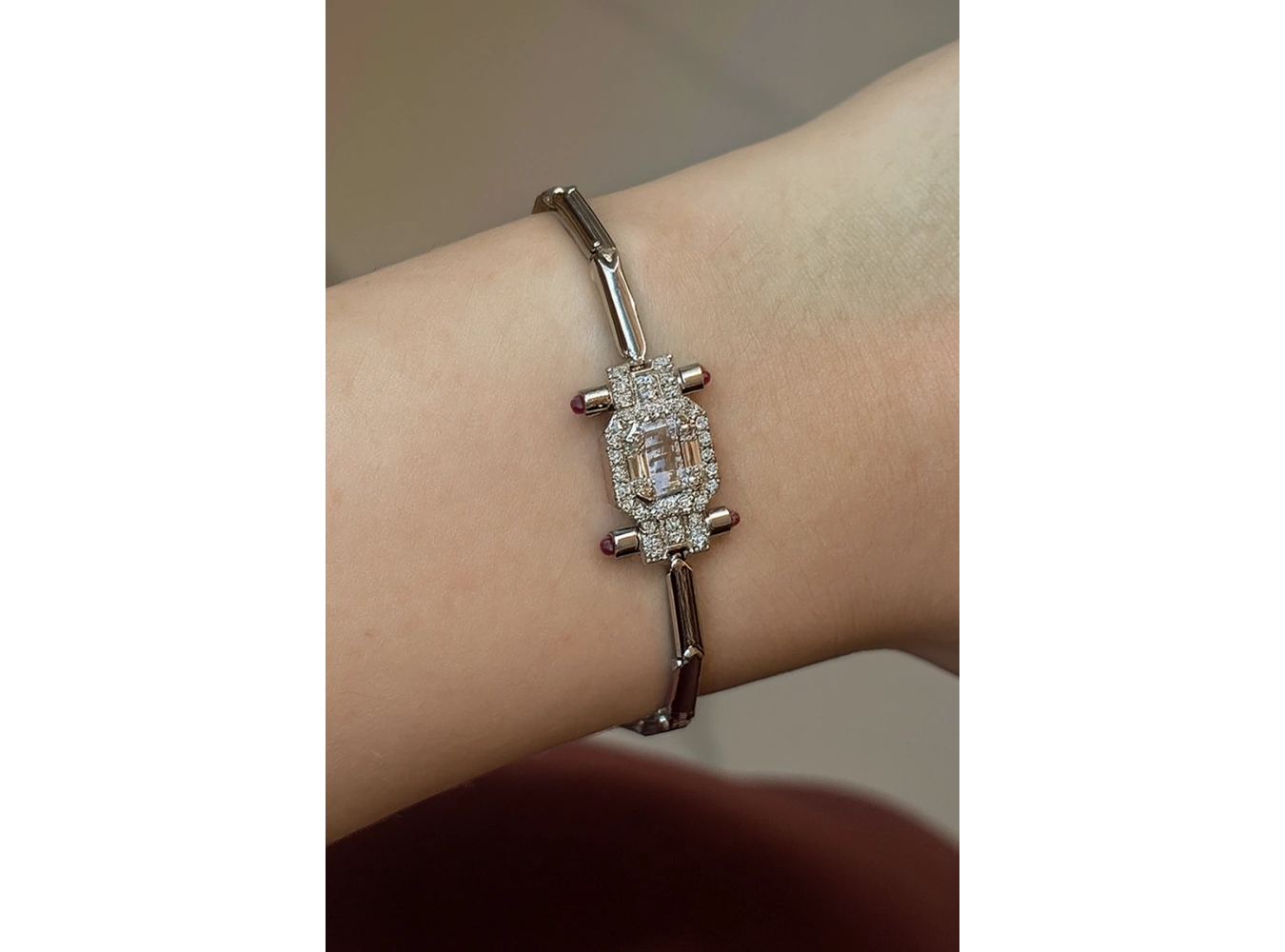 Gümüş Renk Taş Detaylı VİP YSX Bileklik