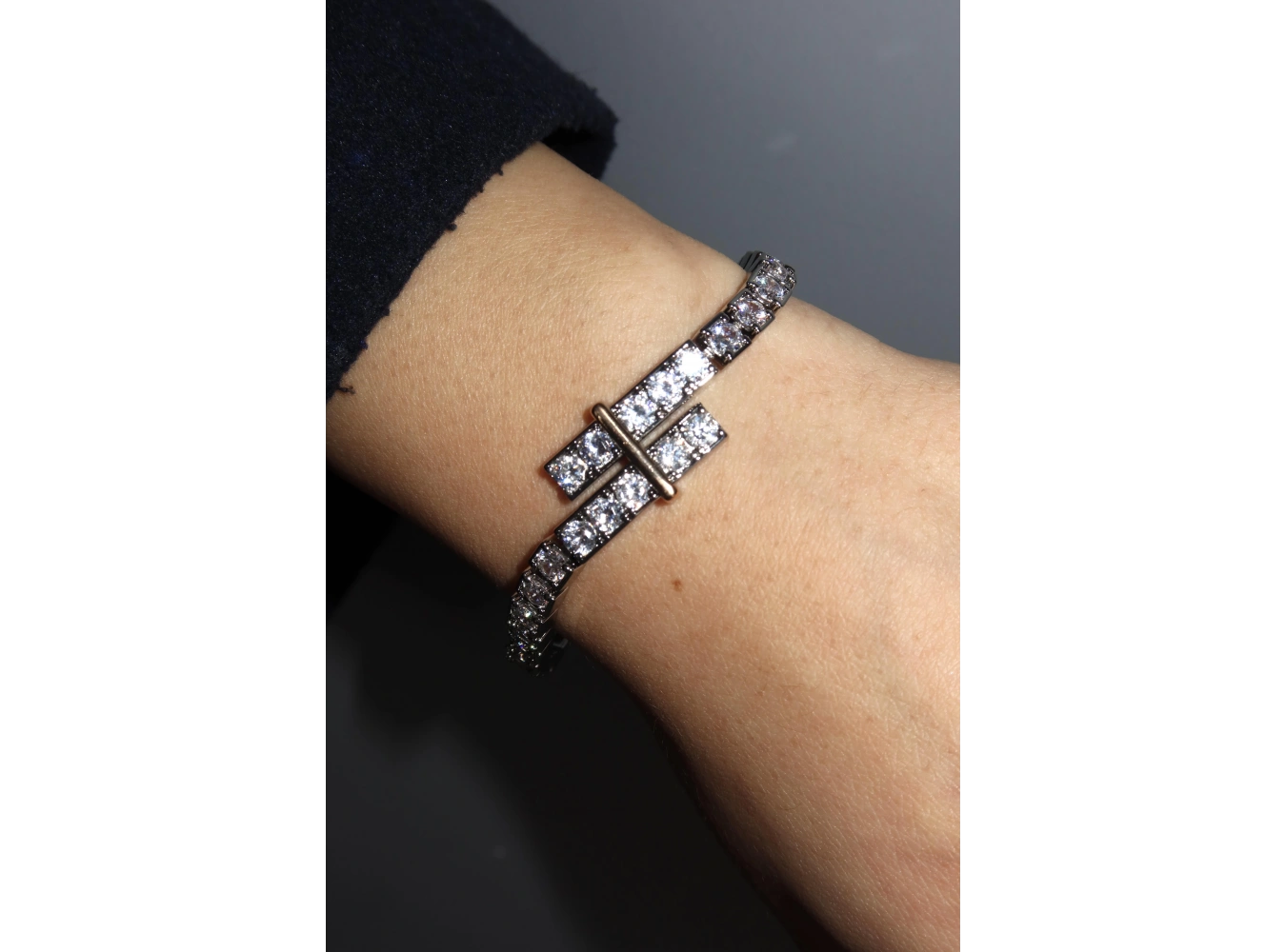 Gümüş Renk Taş Detaylı VİP YSX Bileklik