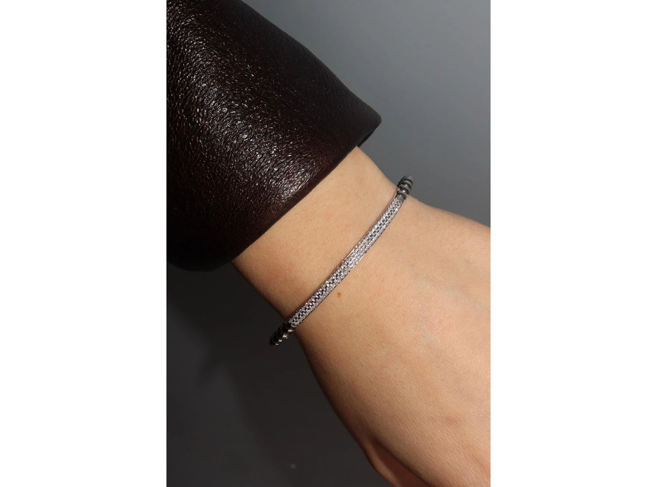 Gümüş Renk Taş Detaylı VİP YSX Kelepçe Bileklik