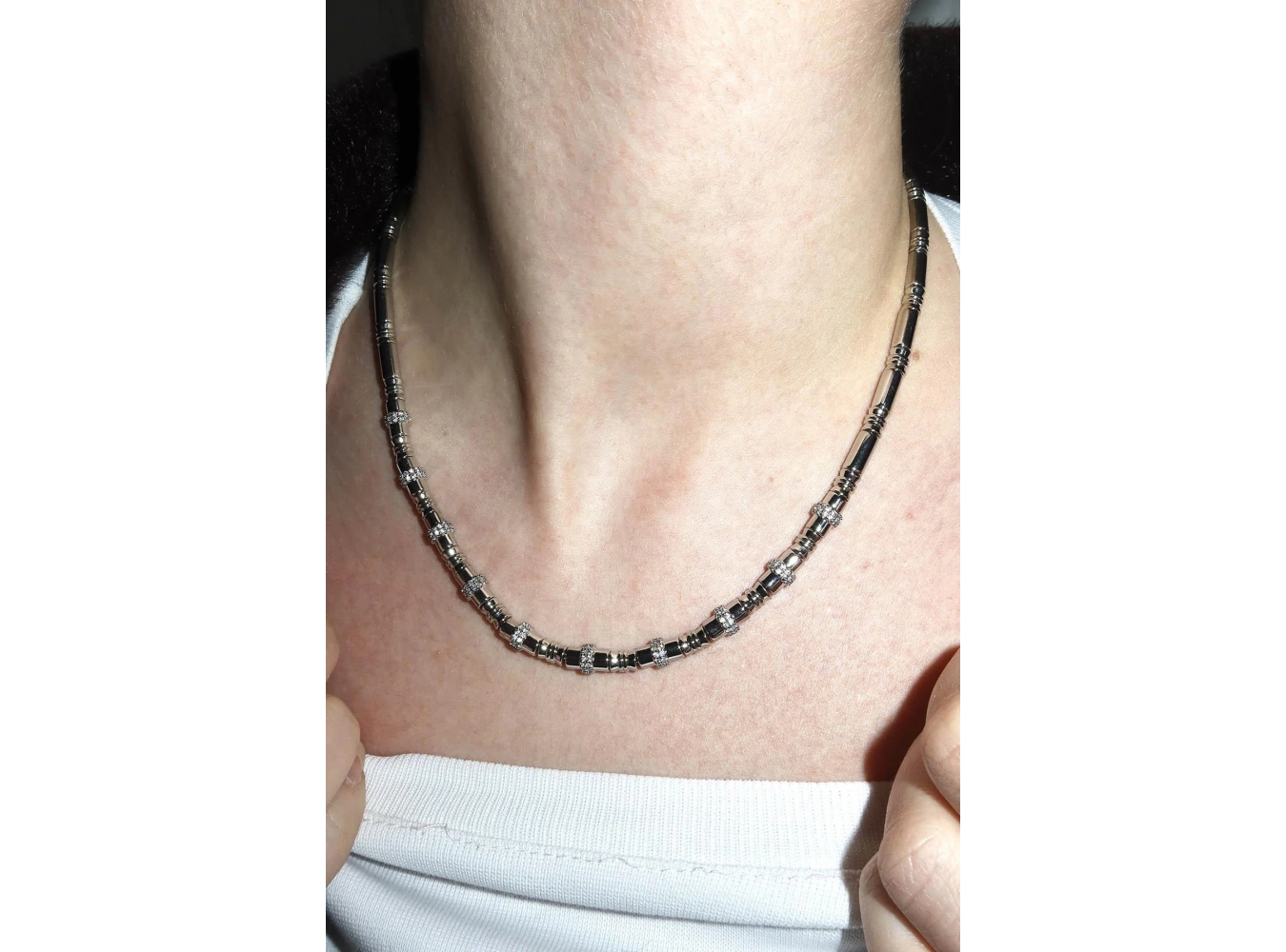 Gümüş Renk Taş Detaylı VİP YSX Kolye