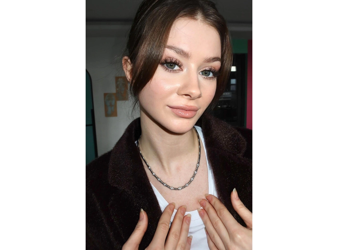 Gümüş Renk Taş Detaylı VİP YSX Kolye