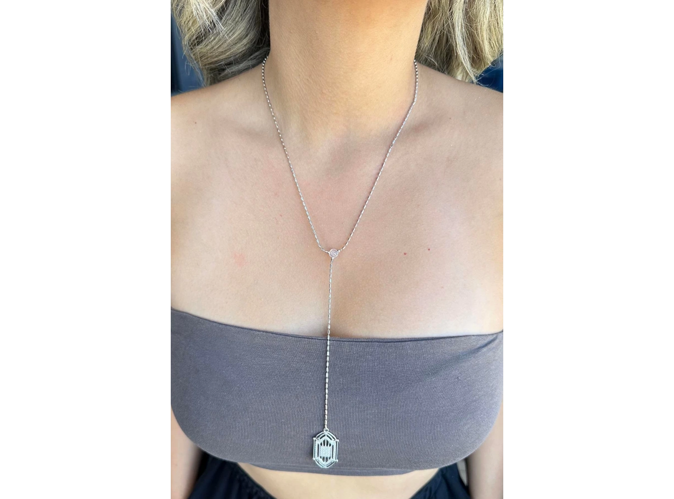 Gümüş Renk Taş Detaylı Y Kolye