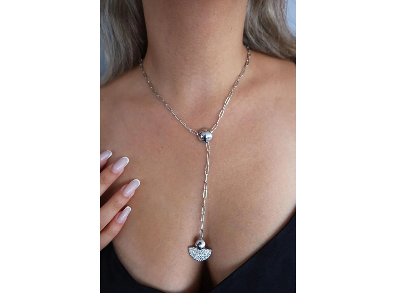 Gümüş Renk Taş Detaylı Y Kolye