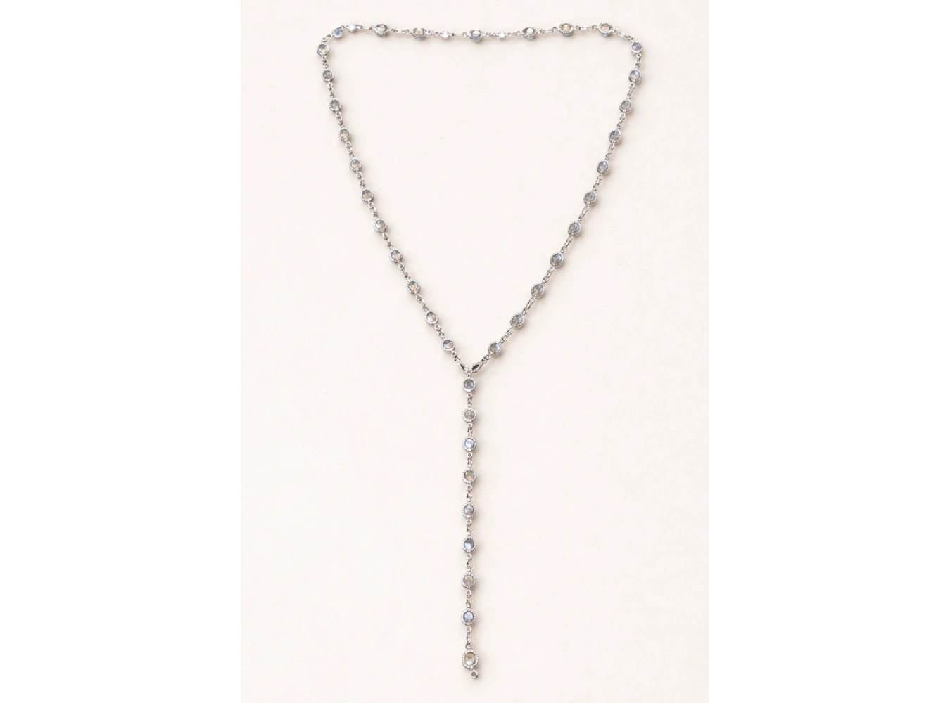 Gümüş Renk Taş Detaylı Y Kolye