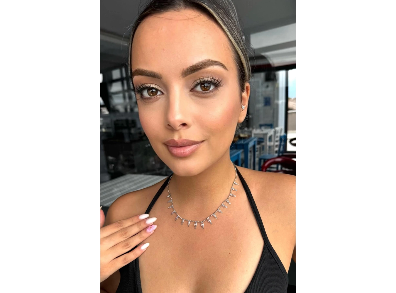 Gümüş Renk Taş Detaylı Y Kolye