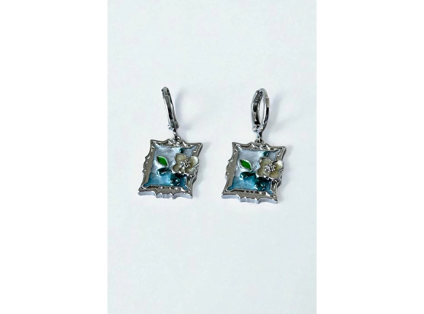 Gümüş Renk Taş Detaylı YSX Küpe (Çift)