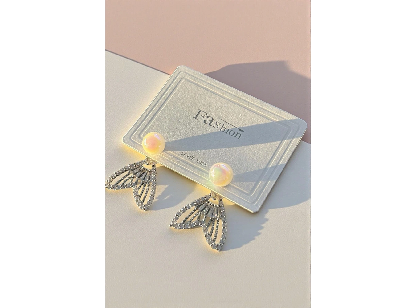 Gümüş Renk Taş Ve İnci Detaylı 14K Altın Kaplama Küpe (Çift)