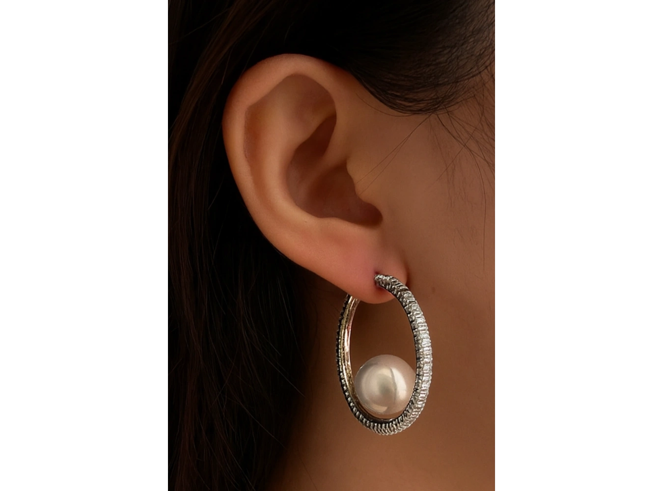 Gümüş Renk Taş Ve İnci Detaylı Halka Küpe (Çift)