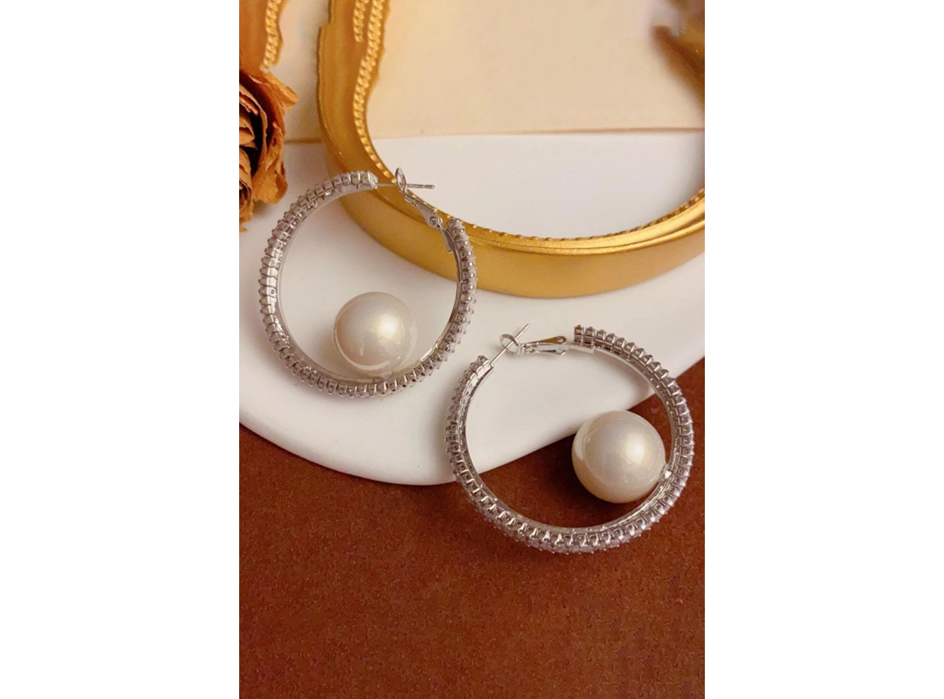 Gümüş Renk Taş Ve İnci Detaylı Halka Küpe (Çift)