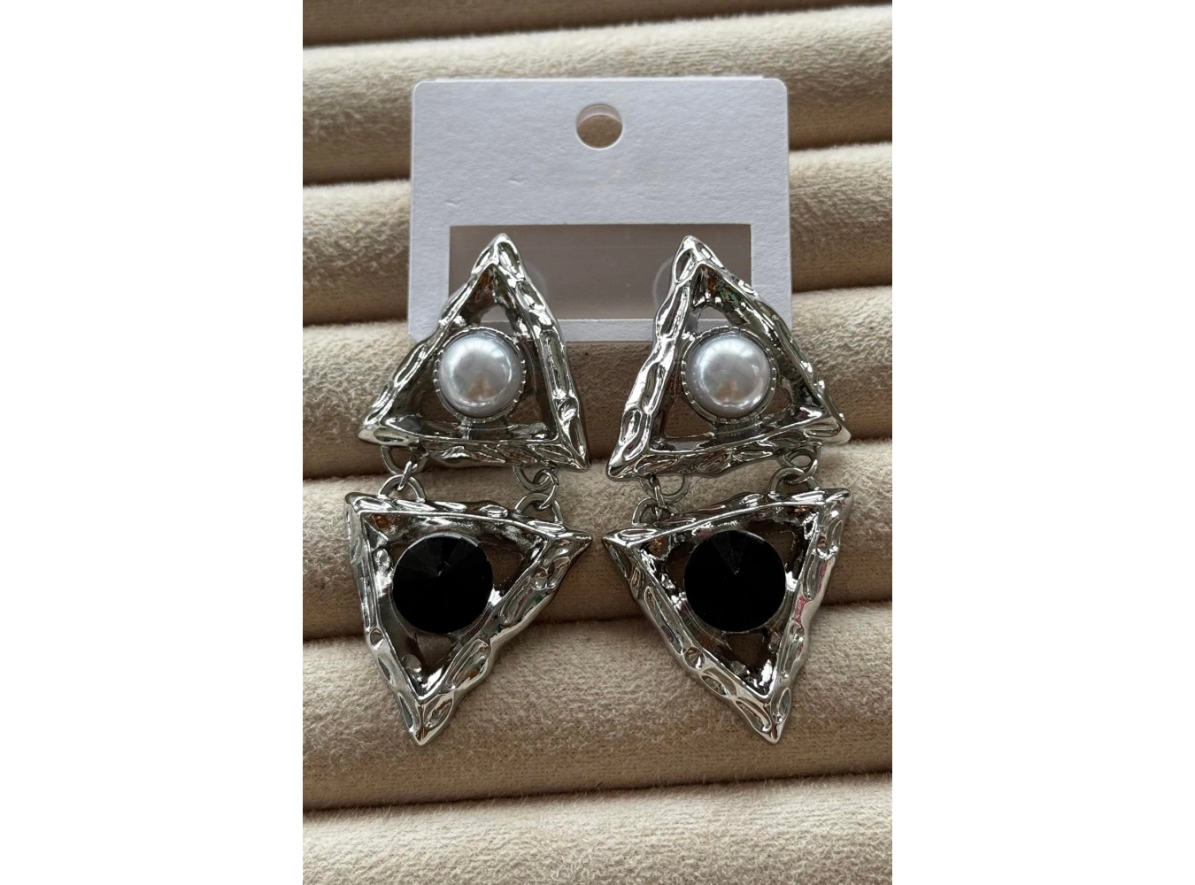 Gümüş Renk Taş Ve İnci Detaylı Küpe (Çift)