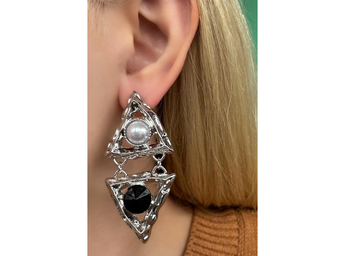 Gümüş Renk Taş Ve İnci Detaylı Küpe (Çift)