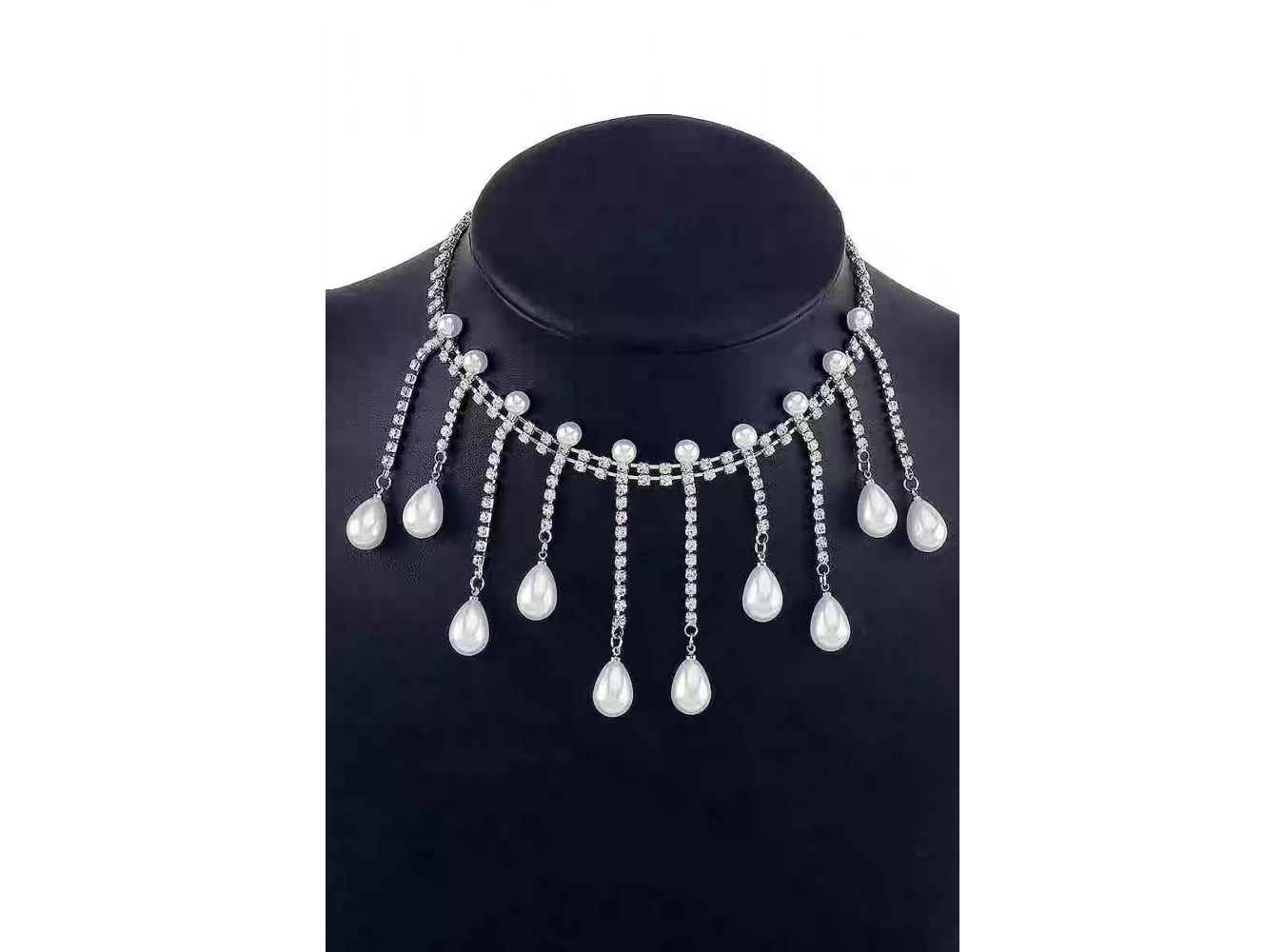 Gümüş Renk Taş Ve İnci Detaylı Tasarım Abiye Kolye