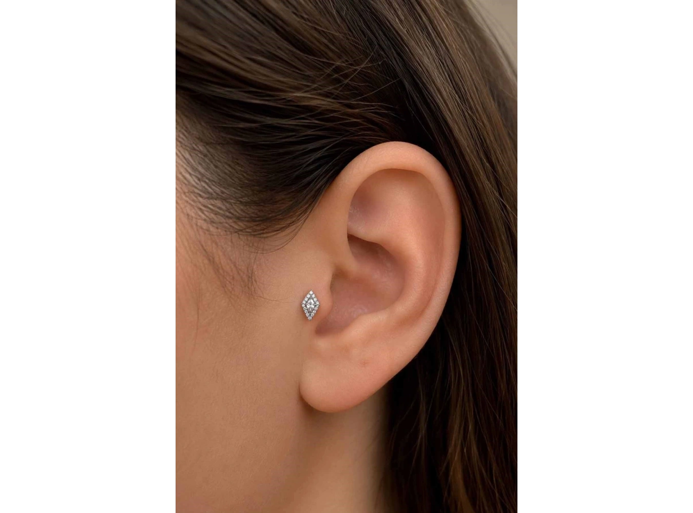 Gümüş  Renk  Taşlı Cerrahi Çelik Tragus/Kıkırdak Küpe/Piercing (Tek)
